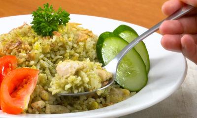 menu makan siang ekonomis nasi goreng ayam cabe hijau