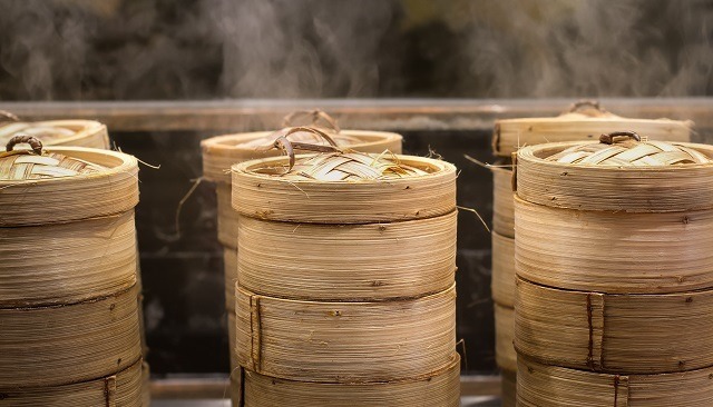 Praktis, kukusan bambu ini dapat ditumpuk dan cocok untuk resep masakan Cina seperti dimsum