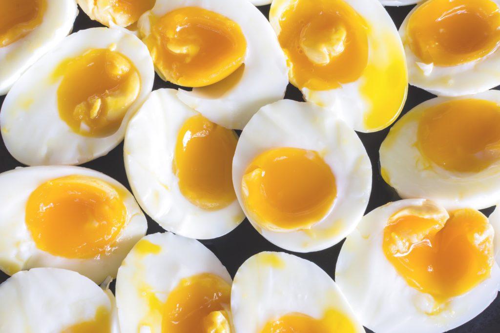 tampilan telur hasil cara buat telur separuh masak