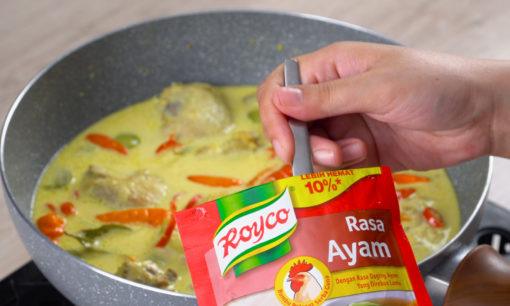 garang asem ayam dimasak bersama Royco Kaldu Ayam