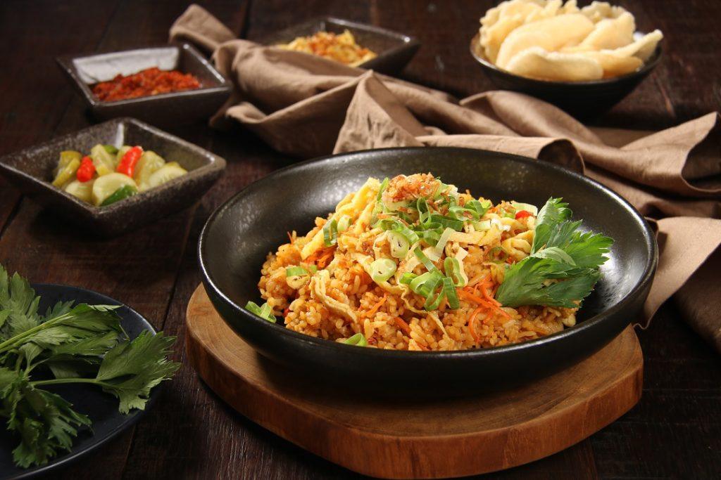 nasi goreng adalah makanan tradisional yang mendunia