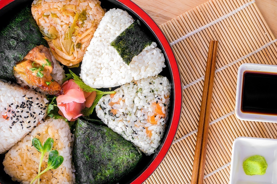 5 Inspirasi Resep Onigiri Untuk Bekal Makan Siangmu