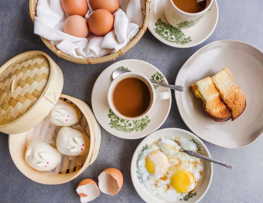 pecinta kopi pasti menyukai hidangan klasik kopitiam dengan secangkir kopi