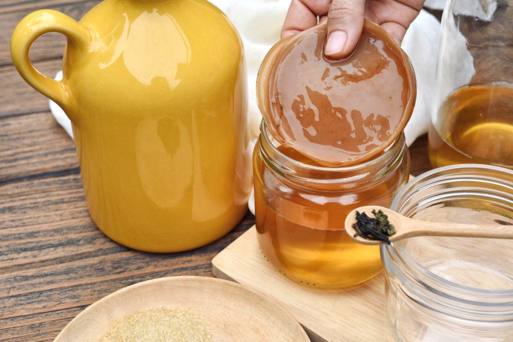 Kombucha adalah teh yang perlu difermentasi selama seminggu.