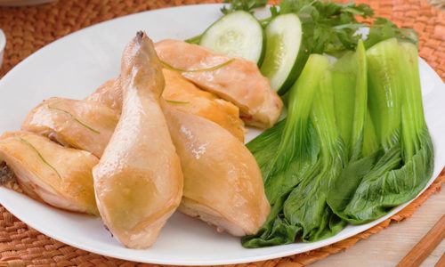 Ayam rebus untuk resep Nasi Ayam Hainan.
