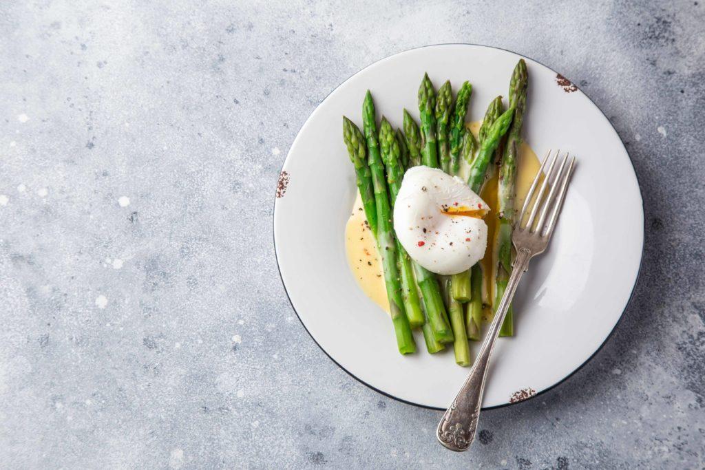 Saus Hollandaise adalah saus Prancis lainnya selain Saus Bechamel.