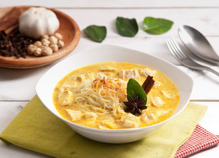 Kari Bihun khas Medan tersaji di atas mangkuk putih, makanan khas medan.