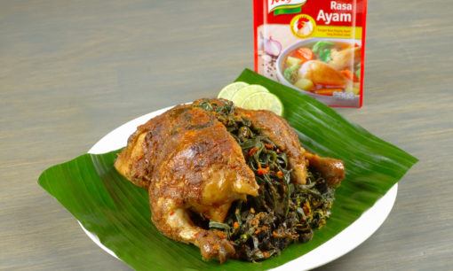 Ayam Betutu siap dinikmati.