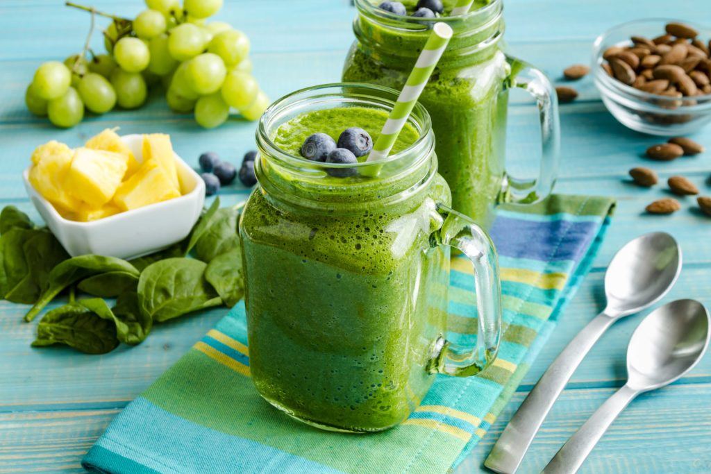 Sayur kale bisa diolah menjadi smoothie.