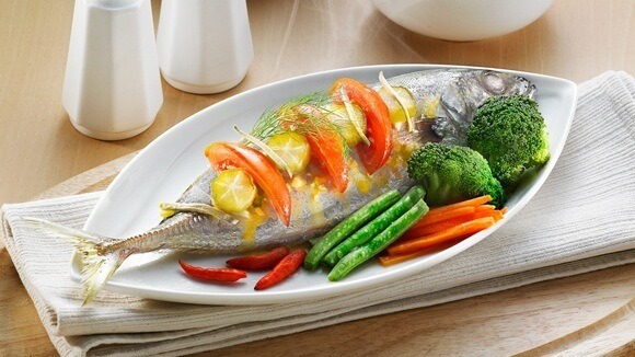 Ikan kembung kukus asam cocok sebagai menu utama.