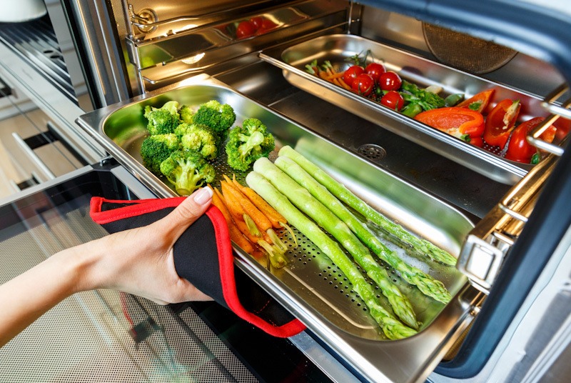 Steam oven, peralatan dapur untuk memasak makanan sehat.