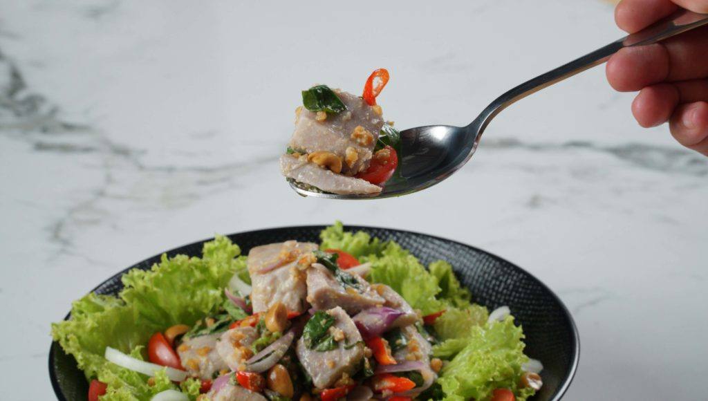 Resep salad sayur dipadukan dengan gohu ikan.