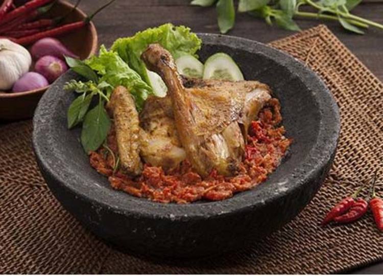 Resep Ayam Penyet Sambal Pedas - Masak Apa Hari Ini?