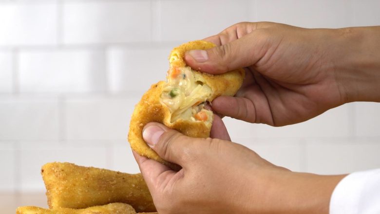 Video - Cara Membuat Risoles Salted Egg, Rayakan Kebersamaan di Rumah