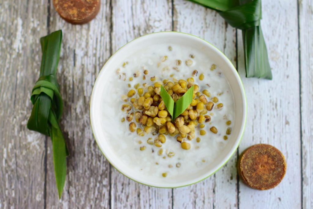 Menu takjil buka puasa berupa semangkuk bubur kacang.