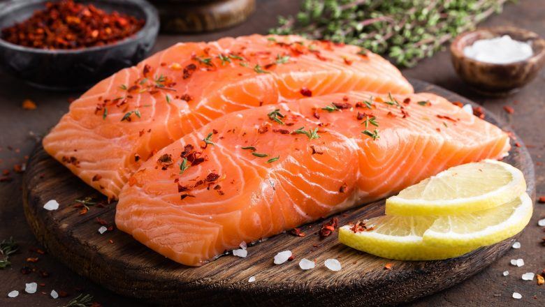 Tips Belanja dan Cara Masak Salmon yang Tepat Agar Nutrisinya Terjaga