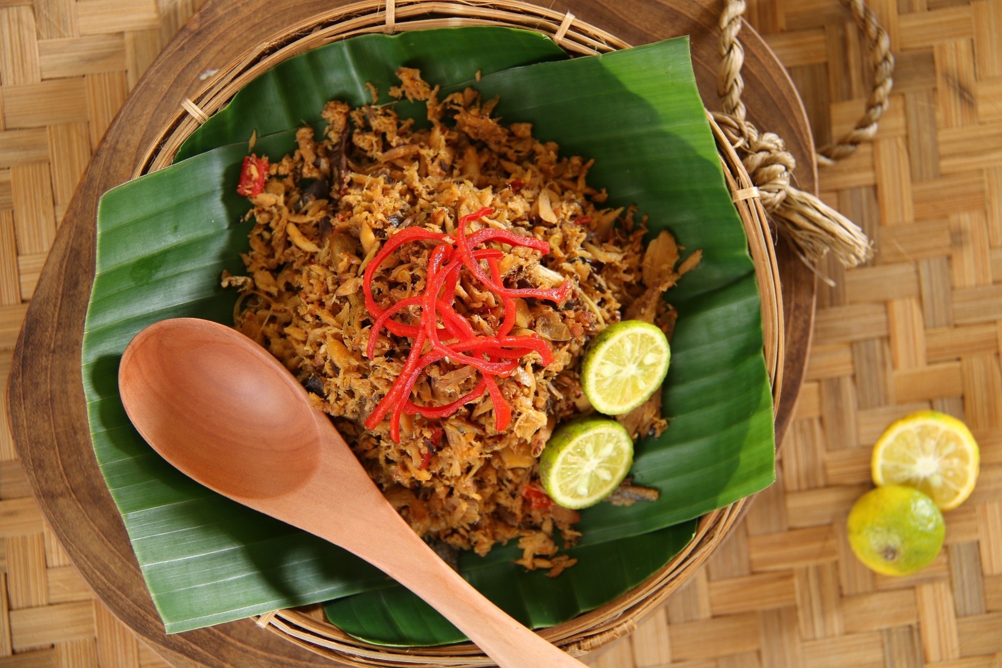 Resep Ikan Tongkol Suwir Pedas dengan Bumbu Merah