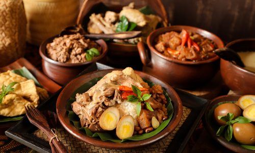 Nasi gudeg makanan khas Yogyakarta siap disantap.