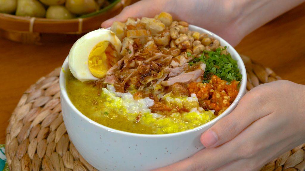 Cara membuat bubur nasi khas Cianjur.