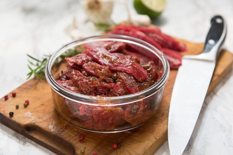 Cara masak daging sapi agar empuk dan tidak bau amis