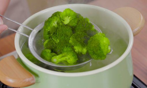 Resep Brokoli Saus Tiram selesai rebus