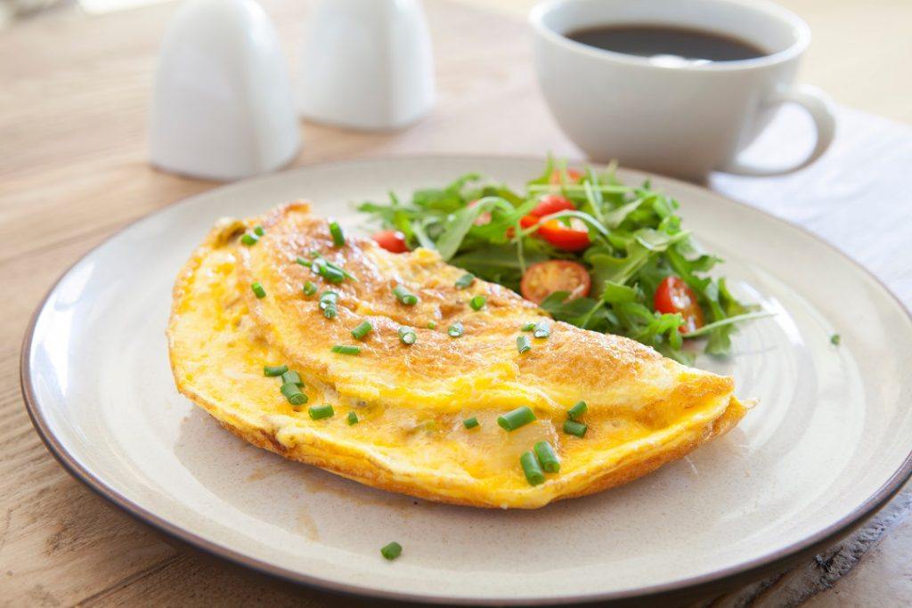 Cara membuat omelet untuk menu praktis dan menu buka puasa rumahan