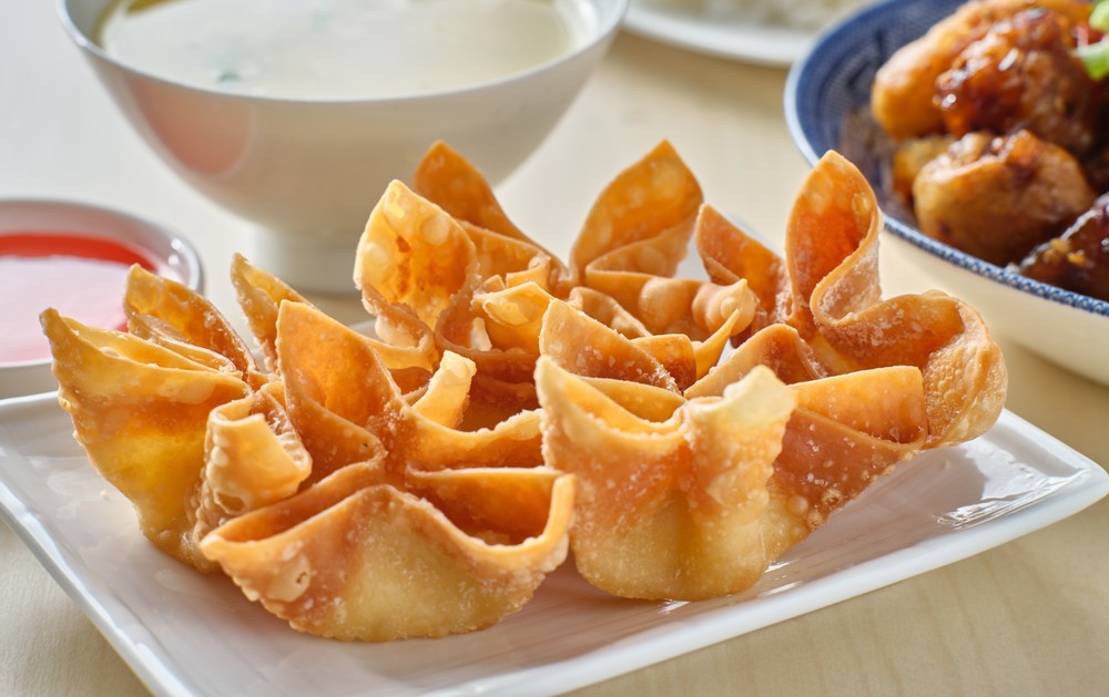 Piring berisikan hasil olahan resep crab rangoon.