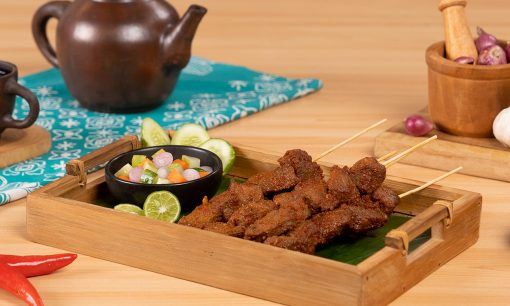 Resep sate sapi bumbu ketumbar tersaji untuk makan malam.