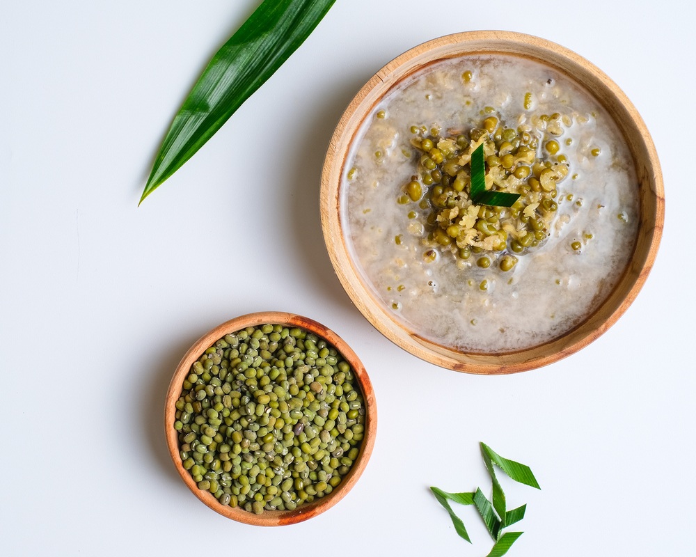 Bubur kacang hijau disajikan.