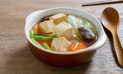 Hasil olahan resep sup tahu putih dengan sayuran.