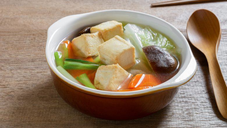 Hasil olahan resep sup tahu putih dengan sayuran.