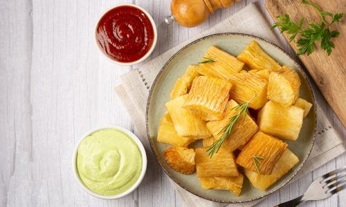 Singkong goreng dengan saus mayo pedas untuk ide resep olahan singkong kekinian.