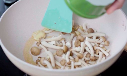 menumis jamur untuk resep tahu saus tiram