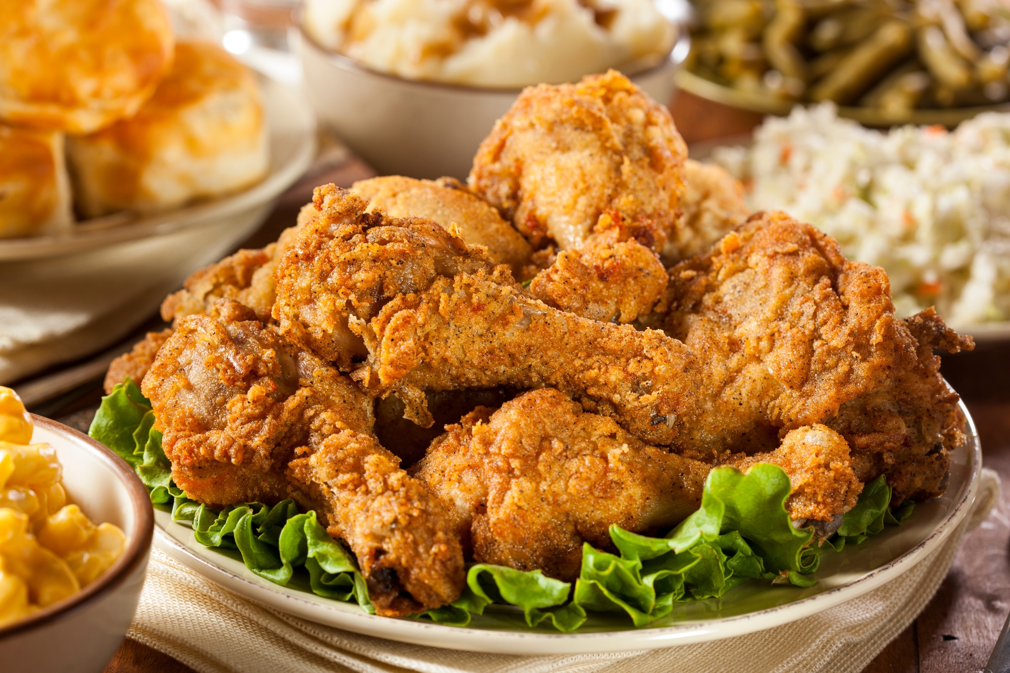 ayam goreng tepung yang disajikan dalam mangkuk